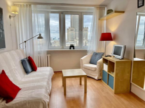 PALACE 4 WiFi 65'TV Netflix HBOGO Disney AppleTV, Warsaw